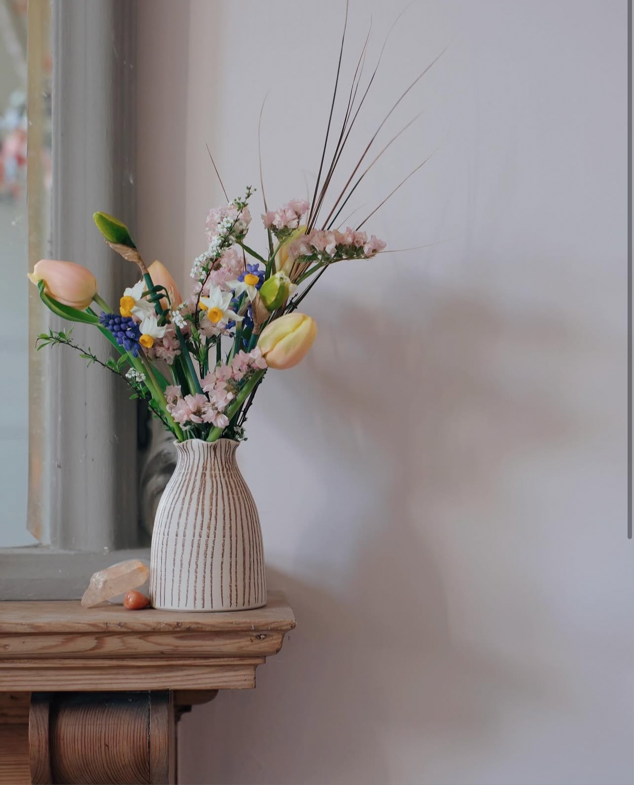 Ruffle vase - hand drawn lines